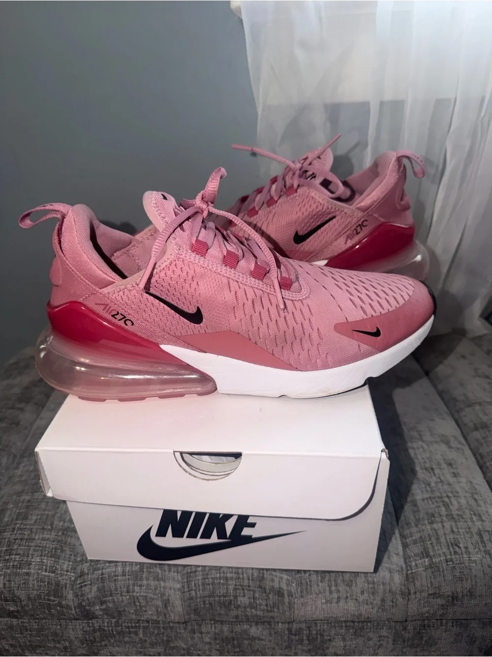Nike Women’s Sneakers - Air 270 - Picture 4 of 9